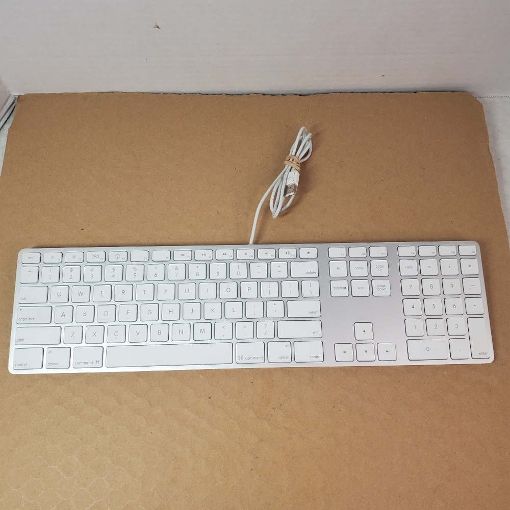 Apple Wired Keyboard Model A1243
